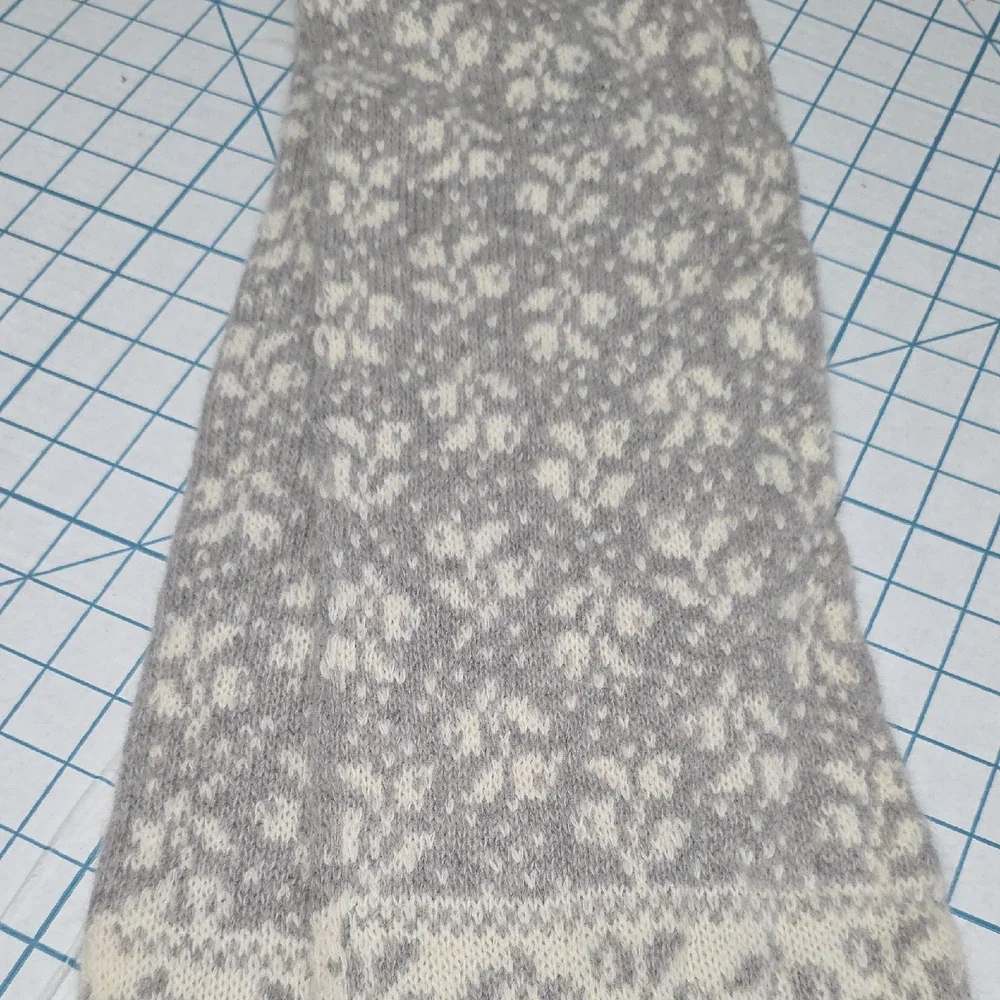 Gray and Cream Patterned Scarf,  Liz Claiborne Accessories, 8